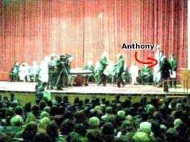 Anthony a punto de recibir el diploma